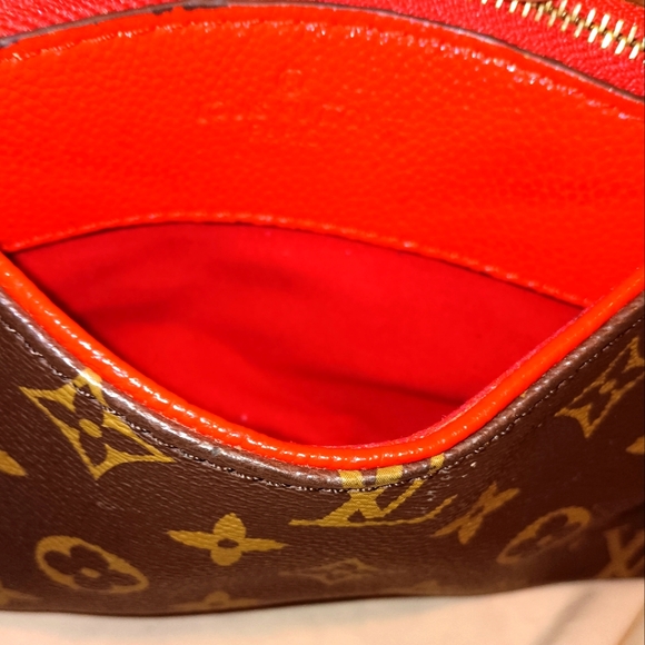 Cute Stylish Bag with Chained Strap must see - Picture 3 of 4